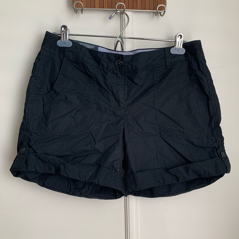 Tommy Hilfiger women’s cuffed shorts, Sz 8, black
